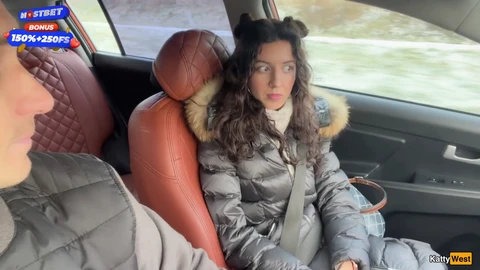 Katty West désire une rencontre torride en voiture avec son petit ami DisDiger avant leur rupture