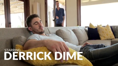 Le colocataire d'à côté révèle son secret brut