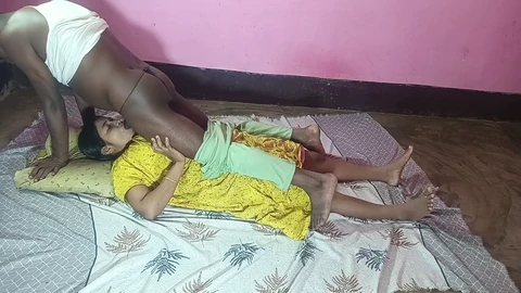 La bhabhi du village a une session de lovemaking torride