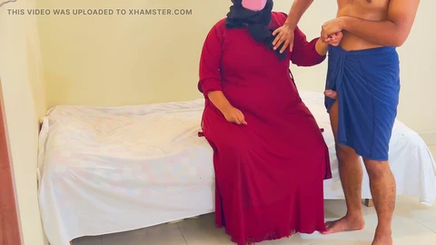 La belle Mallu a une rencontre sauvage avec son beau-fils!