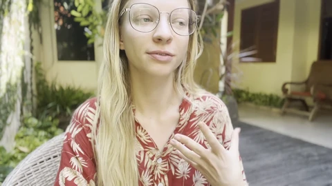 La déesse dominante Bella Rae poursuit son parcours de hotwife dans la troisième partie